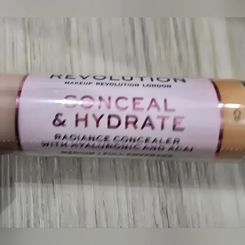 Revolution Beauty Conceal and Hydrate Radiance Concealer C6 New Sealed